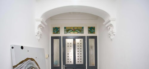 Modern 5BR Home-Family Stay-Sleeps 11-Parking