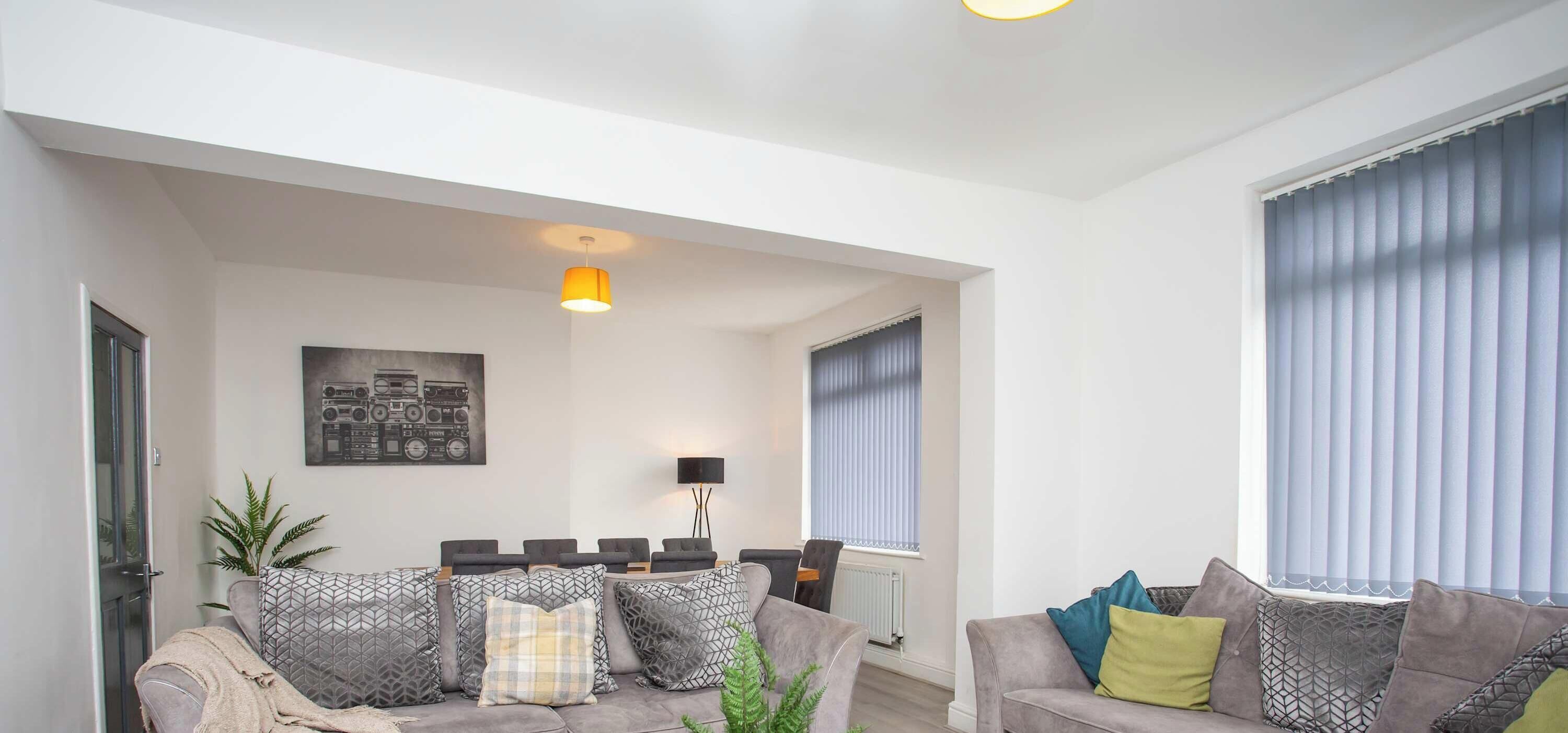 Una televisión, una oficina