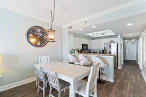 Dining - Seawind 1502 | Beach Front (Gulf Shores)
