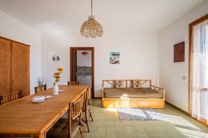 Maison, 1 chambre, fumeur, balcon | Salle à manger