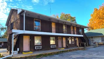 ด้านหน้าที่พัก