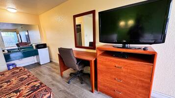 Habitación, 2 camas Queen size, para fumadores | Escritorio, wifi gratis y ropa de cama