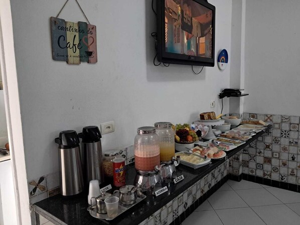 Petit déjeuner en libre-service compris tous les jours