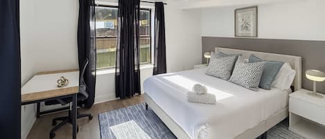 3 bedrooms, desk, WiFi, bed sheets