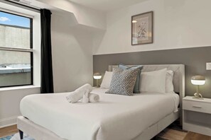 3 bedrooms, desk, WiFi, bed sheets - 3BR Urban Retreat – 6 Guests by Independence Hall (Philadelphia)