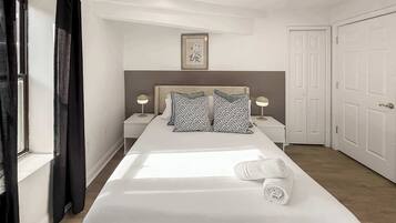 3 bedrooms, desk, WiFi, bed sheets