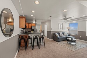 Interior - Cozy 3BD | Old City | 3 Beds | Independence Hall (Philadelphia)