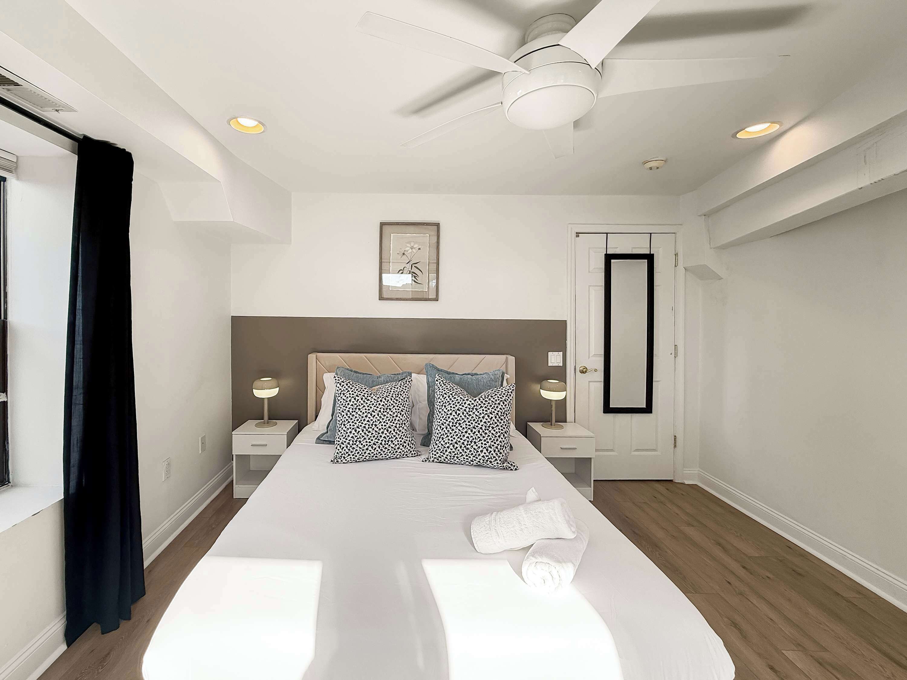 3 bedrooms, desk, WiFi, bed sheets