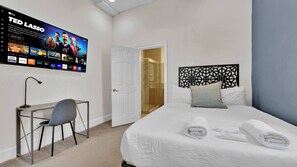 2 bedrooms, WiFi, bed sheets - Charming 2BD by Independence Hall | Sleeps 6 (Philadelphia)