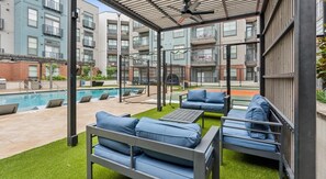 Pool - Luxury 2BD | Deep Ellum | Free Parking | Pool+Gym (Dallas)