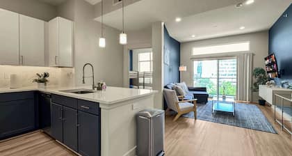 Stylish 2BR Deep Ellum | 7 Beds | Parking Included
