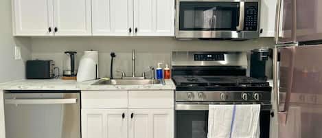 Frigorífic, microones, forn i placa de cuina