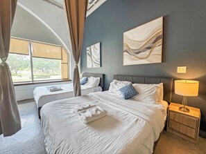 2 habitaciones, tabla de planchar con plancha, wifi y ropa de cama 