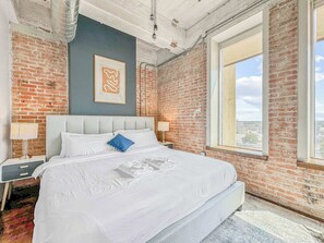 2 dormitorios, tabla de planchar con plancha, wifi y ropa de cama