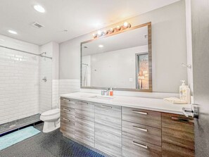 Ducha y secador de pelo