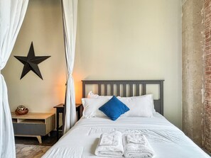 3 chambres, fer et planche à repasser, Wi-Fi, draps fournis