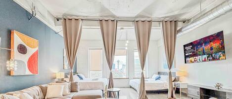 Una televisión, una oficina