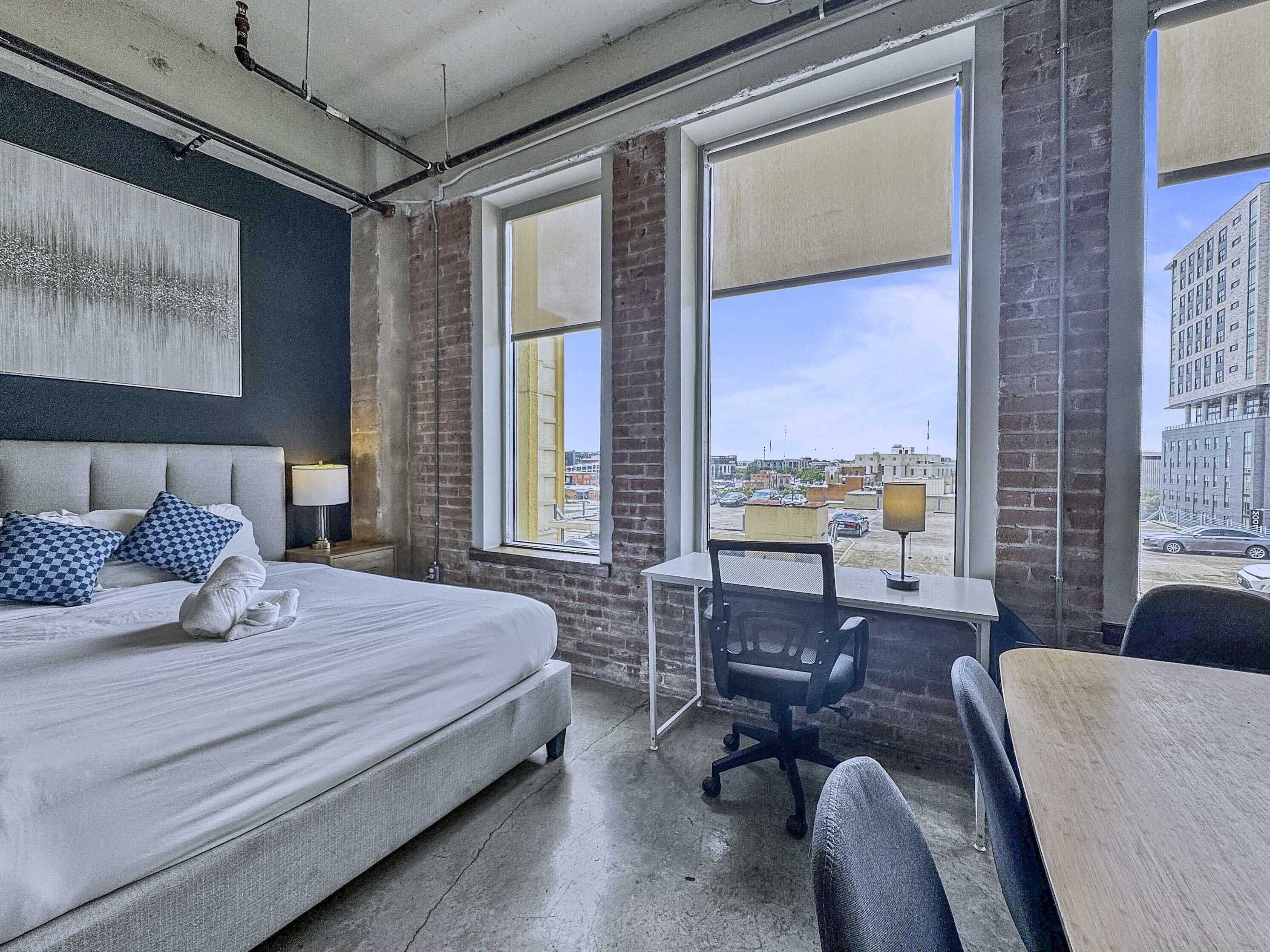 3 habitaciones, tabla de planchar con plancha, wifi y ropa de cama 