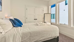 Unclassified image, 2 of 21, button - Luxury 3BD | Rooftop Deck | Sleeps 11 | Parking (Dallas)