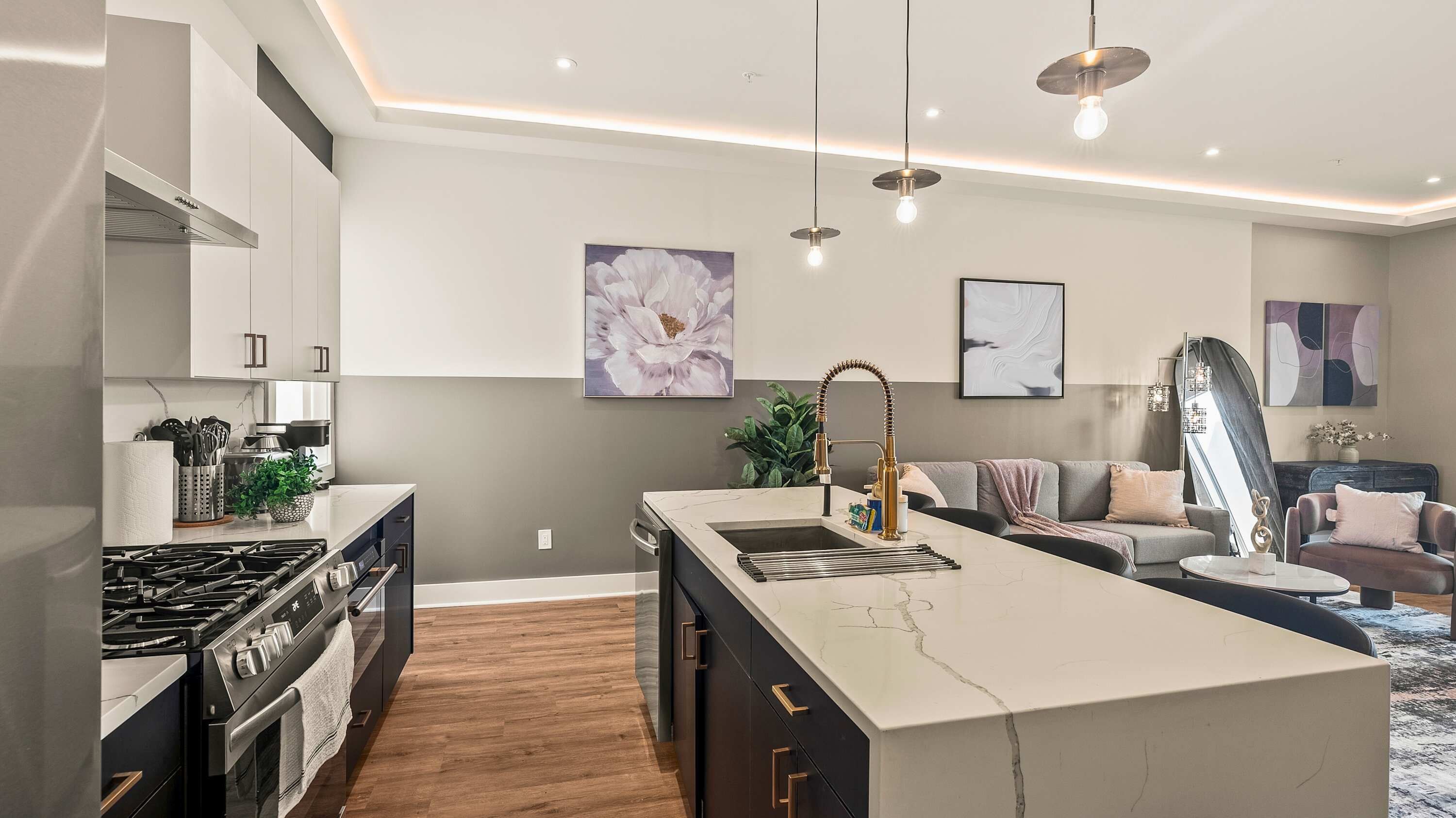 ثلاجة، ميكروويف، موقد طهي مسطح، غسالة أطباق