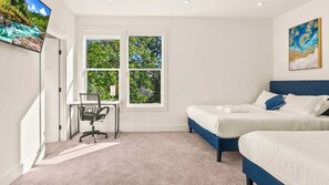 3 chambres, fer et planche à repasser, Wi-Fi, draps fournis