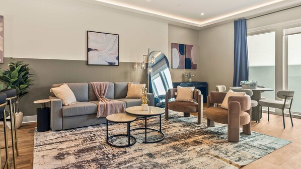 Unclassified image, 1 of 21, button