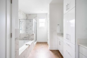 House (1 Bedroom) | Interior - Sleeps 36 3 Homes, Minutes to Downtown+broadway 12bdr Group Getaway in Nash! (Nashville)