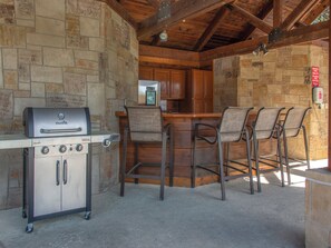 Condo (2 Bedrooms) | Property amenity