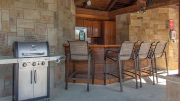 Condo (2 Bedrooms) | Property amenity