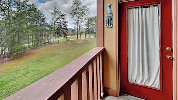 Condo (2 Bedrooms) | Property amenity