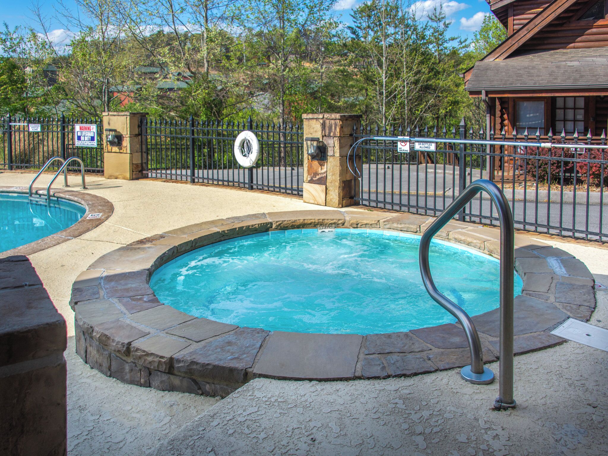 Condo (2 Bedrooms) | Property amenity