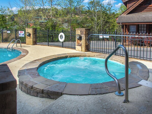 Condo (2 Bedrooms) | Property amenity