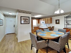 Condo (3 Bedrooms) | Property amenity