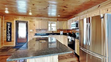 Studio (3 Bedrooms) | Property amenity