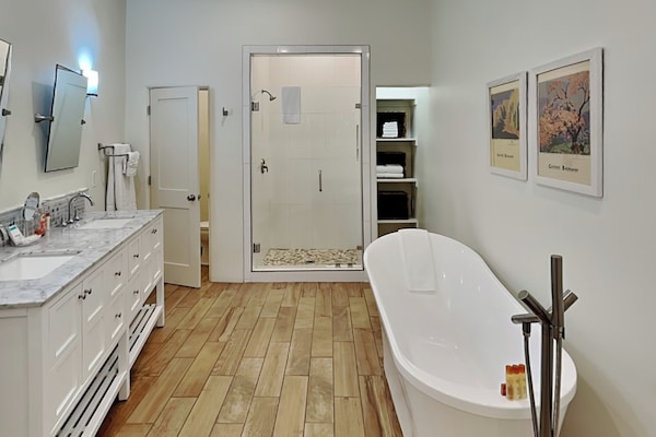 House (3 Bedrooms) | Property amenity
