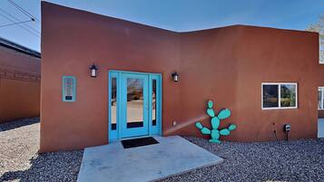 House (3 Bedrooms) | Property amenity