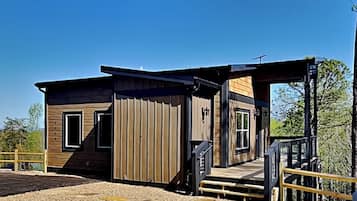 Studio (1 Bedroom) | Property amenity