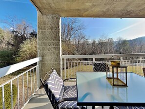 Condo (2 Bedrooms) | Property amenity