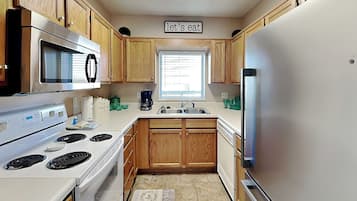 Condo (2 Bedrooms) | Property amenity