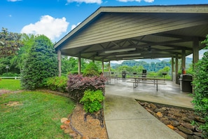 Condo (2 Bedrooms) | Property amenity