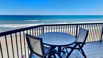 Condo (3 Bedrooms) | Front of property