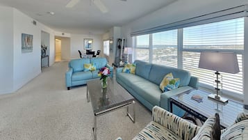 Condo (3 Bedrooms) | Property amenity