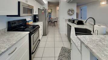 Condo (3 Bedrooms) | Property amenity
