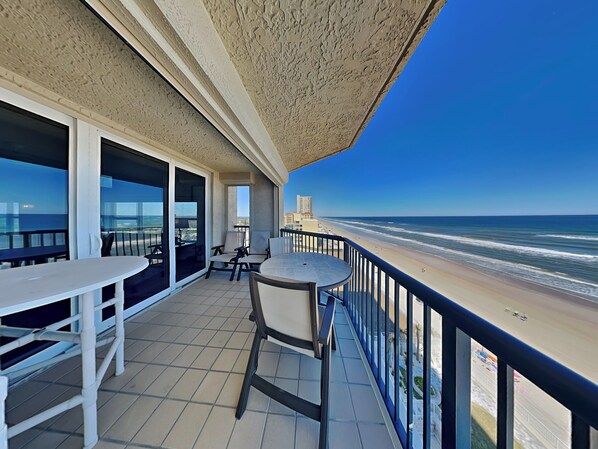 Condo (3 Bedrooms) | Property amenity