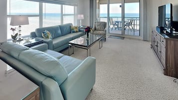 Condo (3 Bedrooms) | Property amenity