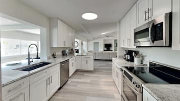 House (3 Bedrooms) | Property amenity