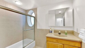 Unclassified image, 3 of 15, button - Cozy 2BR | Sleeps 12 | Steps to Rittenhouse Square (Philadelphia)