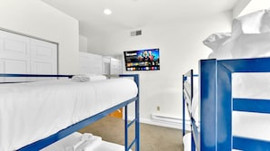 2 bedrooms, iron/ironing board, WiFi, bed sheets - Cozy 2BR | Sleeps 12 | Steps to Rittenhouse Square (Philadelphia)