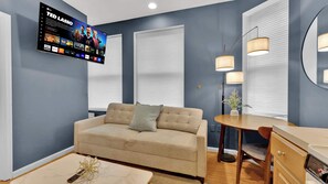 TV, offices - Modern Home | Sleeps 12 | Liberty Bell Philly (Philadelphia)