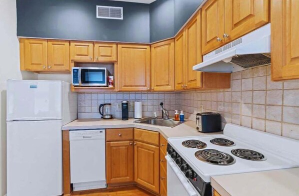 Fridge, microwave, oven, stovetop